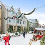 Arctic Homes - Premium Retreat